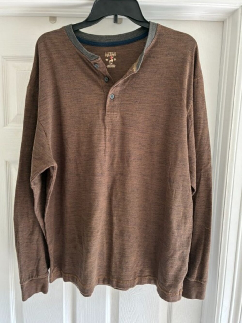 Red Head Men's Henley, Brown, Size Large, Great condition!